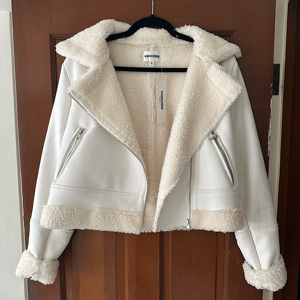🧥NWT Vigos White Faux Fur Jacket🧥